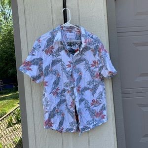 Men’s button up shirt with pattern